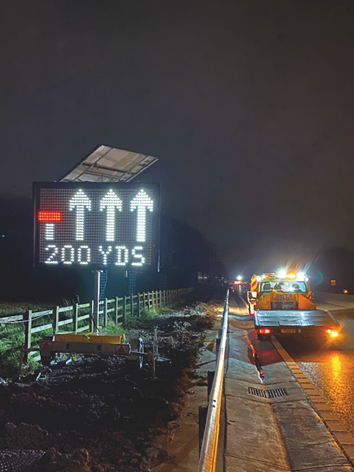 An MVIS sign showing live lane closures