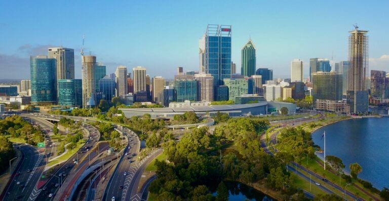 Image of traffic and buildings in Perth, Australia