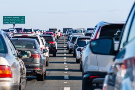 US traffic congestion hits record high as Americans lose 63 hours annually Heavy traffic on one of the freeways crossing East San Francisco bay area