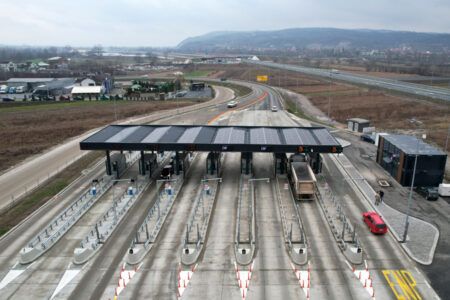 Kapsch TrafficCom opens four toll plazas on Serbia’s Moravski Corridor Aerial view of a multilane toll plaza